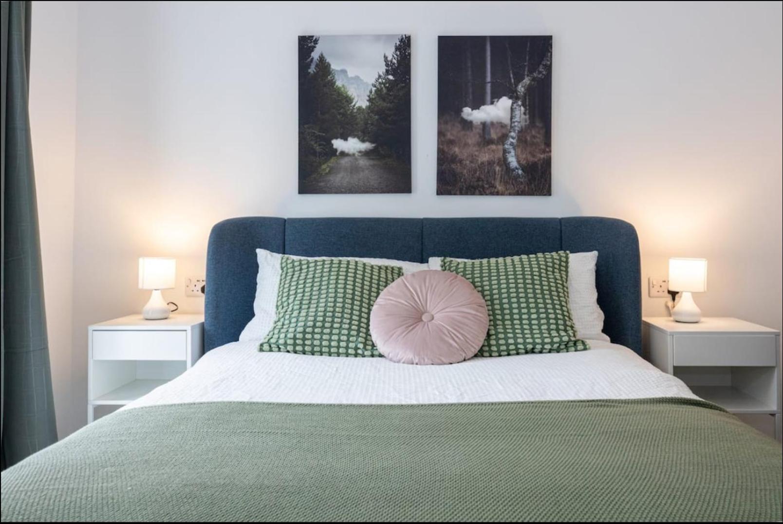 Elegance Retreat - 2 Bed Holiday Home With Parking — Photos 1